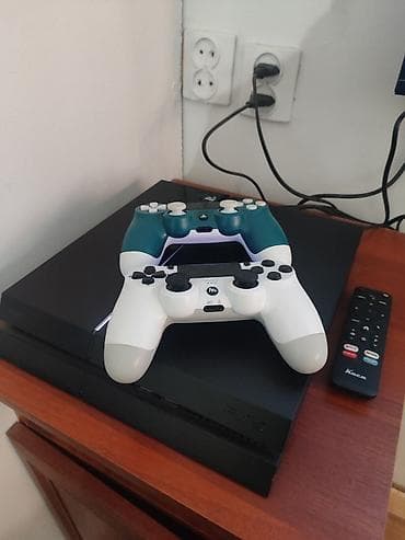 плейстейшин 4: PlayStation 4 (оригинальная версия, черная) Комплектация: - Консоль — 2