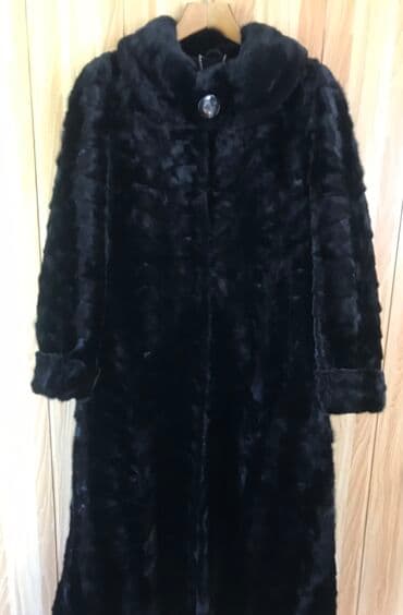 срочно продаю в связи с переездом: Продаю новую норковую длинную шубу. Цвет меха чёрный — 3