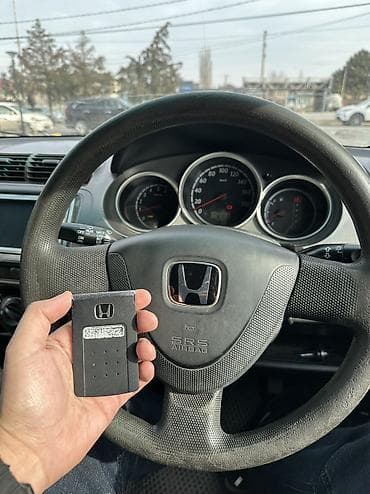 Honda Fit: 2003 г., 1.3 л, Автомат, Бензин, Хэтчбэк