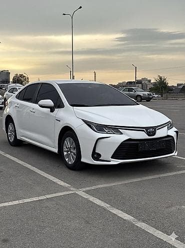 byd plus: Toyota Corolla: 2023 г., 1.8 л, Вариатор, Гибрид — 1