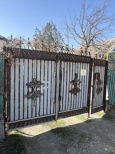 Кованые распашные ворота из металла - Конструкция: двустворчатые