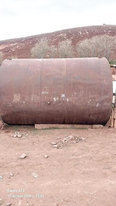 бензовоз цистерна: Продается цистерна 25 тонный. Находится в городе Ош. - Имеются — 2
