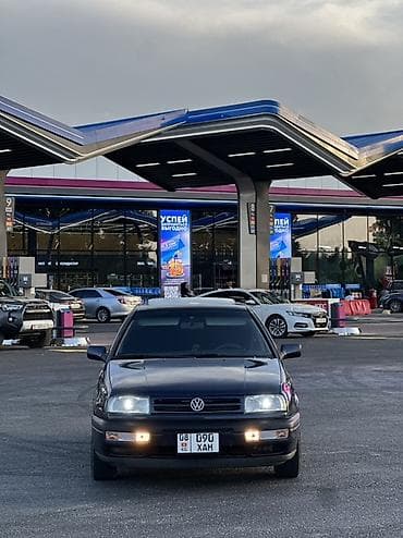 Volkswagen Vento: 1994 г., 1.8 л, Механика, Бензин, Седан