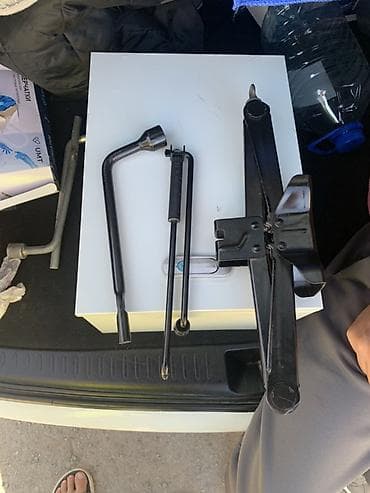 домкраты авто: Комплект автомобильного домкрата с инструментами. Состав: - — 2