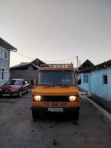 авто по гос номеру: Легкий грузовик, Mercedes-Benz, Стандарт — 2