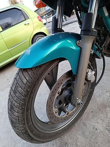 цилиндры: Классический мотоцикл Yamaha, 600 куб. см, Бензин — 2
