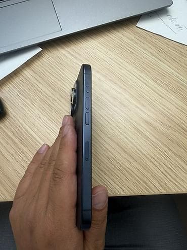 ios 8: IPhone 15 Pro (цвет темно синий
256м2 все работает — 2