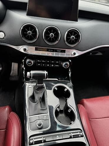 rav4 2021: Kia Stinger: 2021 г., 2 л, Автомат, Бензин, Лифтбек — 10