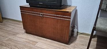 письменный стол советский: Тумба и подставка для телевизора, Б/у, Напольная, ЛДСП, Самовывоз, цвет - Коричневый — 2