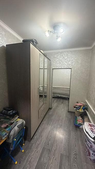 Дома: Продаю пол дома район Исанова -Ленинградская 3 комнаты кухня удобства — 4