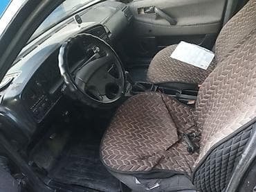 Volkswagen Passat: 1990 г., 1.8 л, Механика, Газ — 5