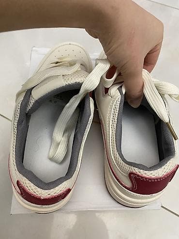 Прокат одежды: Кроссовки в стиле casual/sport. - Цвет: молочно‑белый с бордовыми — 4