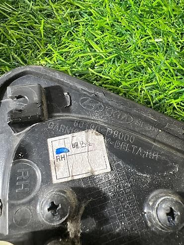 shadow line: Молдинг треугольный наружный, правый (RH) — оконная накладка передней — 2