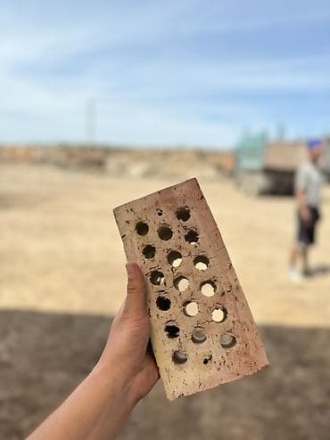 pop mart: Кирпич в поддонах 9 сом 
Качество высшее — 4