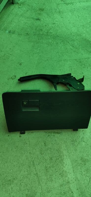 сколько стоят электронные часы: Toyota Carina E 1996год

Бардачок

Ручник — 1