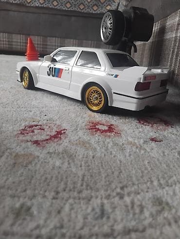 гоночные: Радиоуправляемая модель спортивного купе в стиле классической BMW E30 — 4