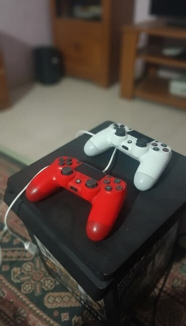 Игровая консоль Sony PlayStation 4 слим . прошитый .с двумя