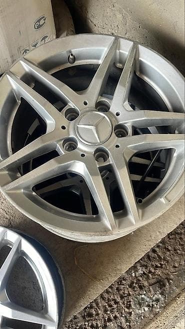 Шиналар жана дисктер: Куйма Дисктер R 15 Mercedes-Benz, тешиктери - 3, Колдонулган — 2