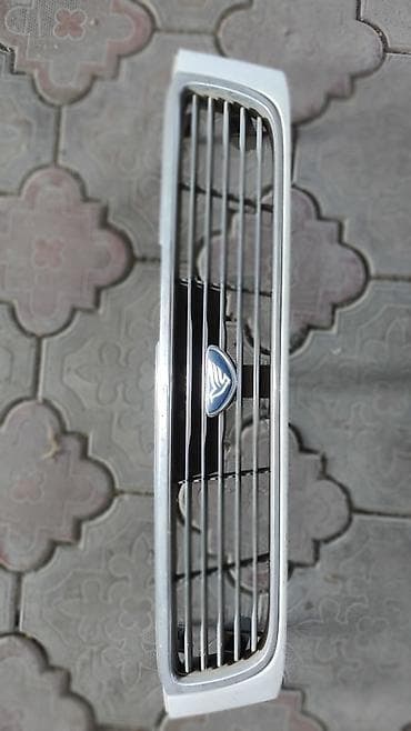 Решетка радиатора Ниссан Блюберд,почти новый,Ниссан Блюберд, решетка