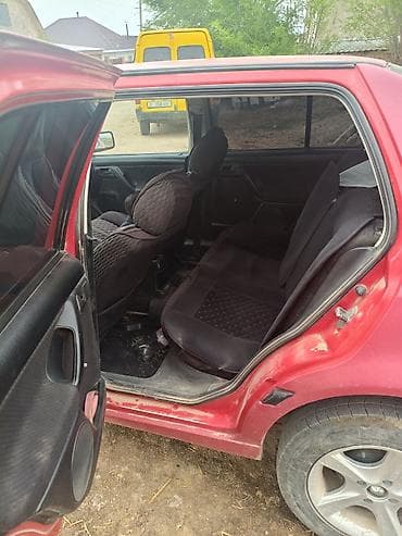 Volkswagen Vento: 1993 г., 1.8 л, Механика, Бензин, Седан — 6