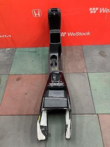 saka diska: Консоль центральная Kia Stonic YB D4FB 2018 (б/у) — — — — — — 1