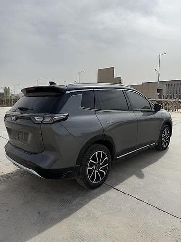 tesla model x: Электрический кроссовер (5 дверей), цвет серый металлик. Ключевые — 4