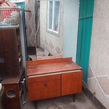 раковина для ванной с тумбой и зеркалом: Туалетный столик с большим зеркалом в винтажном стиле — 1