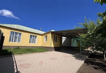 сарай для скота: Продаётся одноэтажный жилой дом с большим двором и хозяйственными — 1