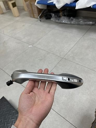 r17 4100: Передняя левая дверная ручка Дверная ручка Hyundai Б/у, Оригинал — 1