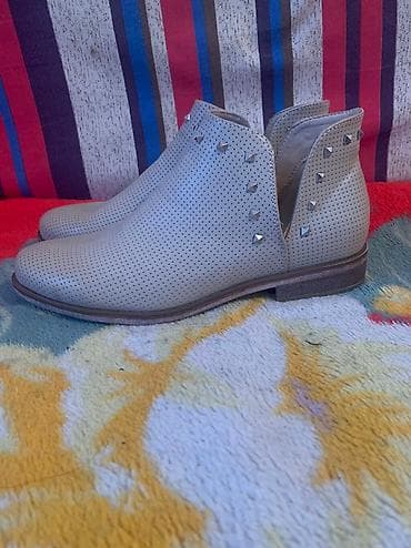 Women's Sneakers and athletic shoes: Продаю ботинки женские. Размер 39. Кожаные, цвет бежевый. Привозили из — 4