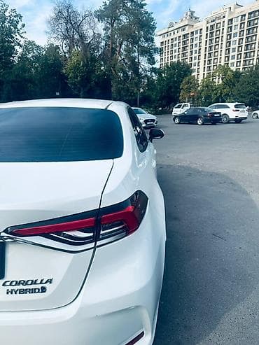 bmw 725: Toyota Corolla: 2021 г., 1.8 л, Автомат, Гибрид, Седан — 1