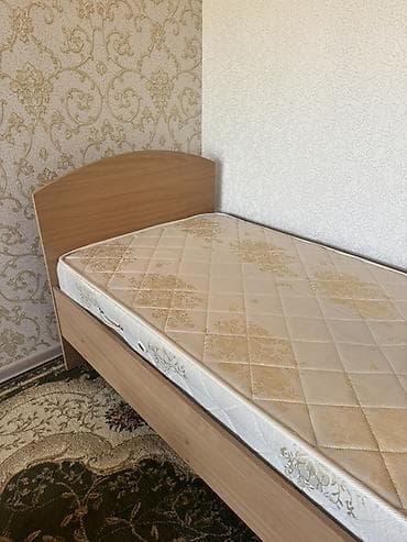 кровати полуторки: Односпальная кровать, С матрасом, длина - 200 см — 2