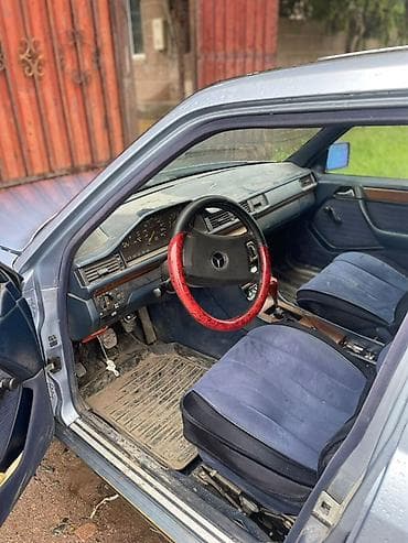 Унаа сатуу: Mercedes-Benz W124: 1988 г., 2.3 л, Кол менен иштөөчү, Бензин, Седан — 2