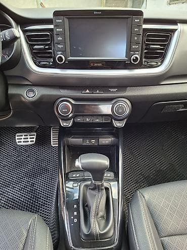 без турбины: Kia Stonic: 2018 г., 1.6 л, Автомат, Дизель, Лифтбек — 4