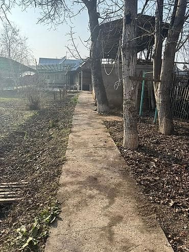 лстк дома: Продаётся участок с домовладением и благоустроенным двором. Основные — 2