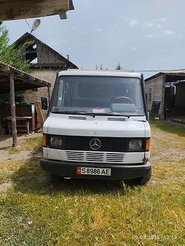 строй вагон: Mercedes-Benz грузовой бортовой малотоннажник (серия T2/”буханка”) — 1