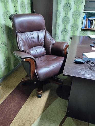 Офисные кресла: Офисное кресло, Б/у, С колесиками, цвет - Коричневый, Самовывоз, Бесплатная доставка, Платная доставка — 1