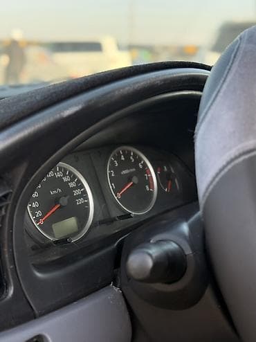 солнычный свет: Nissan Almera: 2003 г., 1.8 л, Ручные, Бензин, Хэтчбэк — 9