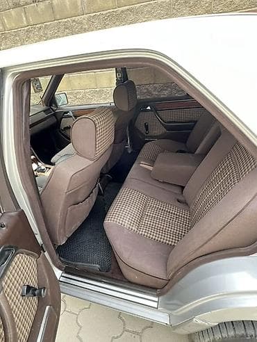 erec m8: Mercedes-Benz E-Class: 1991 г., 2.3 л, Механика, Бензин, Седан — 7