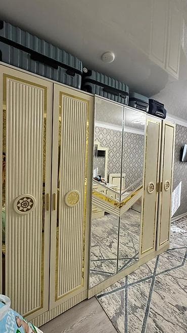 эрмитаж картины: Спальный гарнитур, Б/у, Двуспальная кровать, Шкаф, Комод, Самовывоз — 4