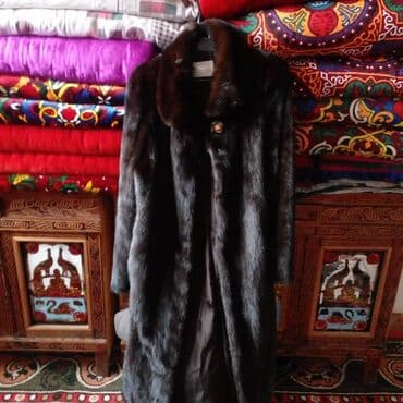 Спецодежда: Шуба из натурального меха темно-коричневого оттенка. - Длина: до — 1