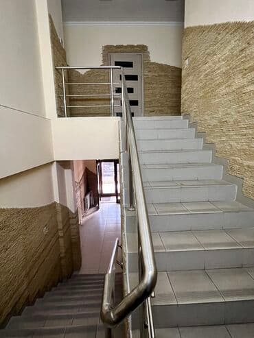 куплю коммерческую недвижимость с арендаторами: Продаю помещение от собственника на пересечении Боконбаева - — 6