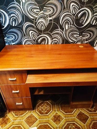 Компьютерный стол, С полками