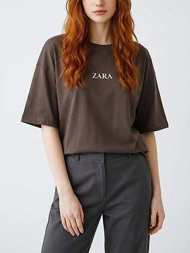 Личные вещи: Базовые женские футболки с логотипом на груди. Модель: - Свободный — 1