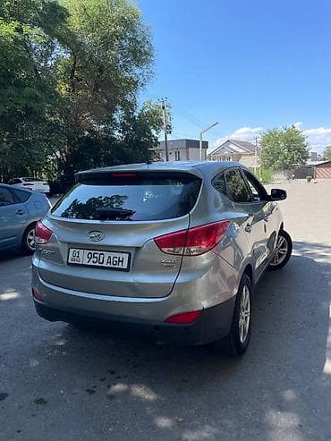 tucson: Hyundai ix35: 2010 г., 2 л, Автомат, Бензин, Кроссовер — 3