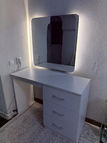 повесить зеркало: Стол с зеркалом — 4