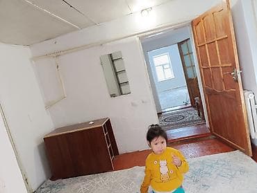 Недвижимость: Сдаю девушке одну комнату в большом частном доме условия имеются В — 4
