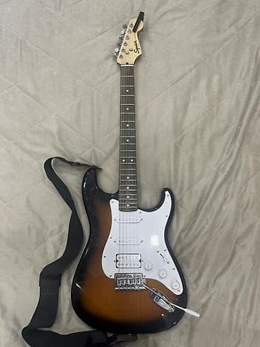 Музыкалык аспаптар: Электрогитара Squier Stratocaster HSS + аксессуары Продам Squier — 1