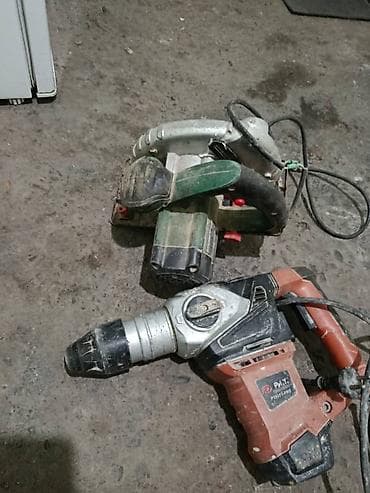 Набор электроинструмента для строительных и столярных работ. В