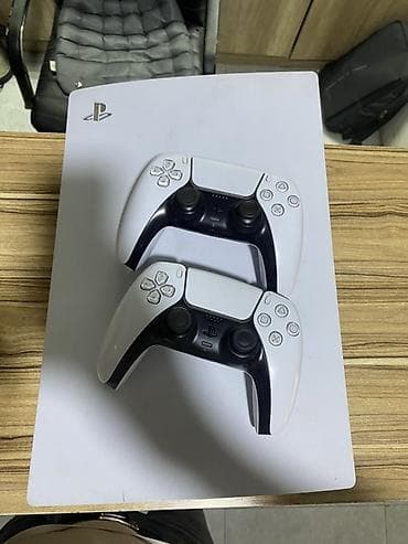 плейстешон 5: PlayStation 5 (версия с дисководом) + 2 беспроводных геймпада — 2